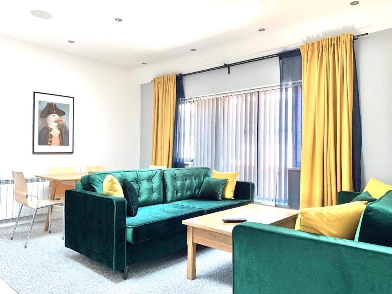 Premium Apartments Thatcham Broadway Esterno foto